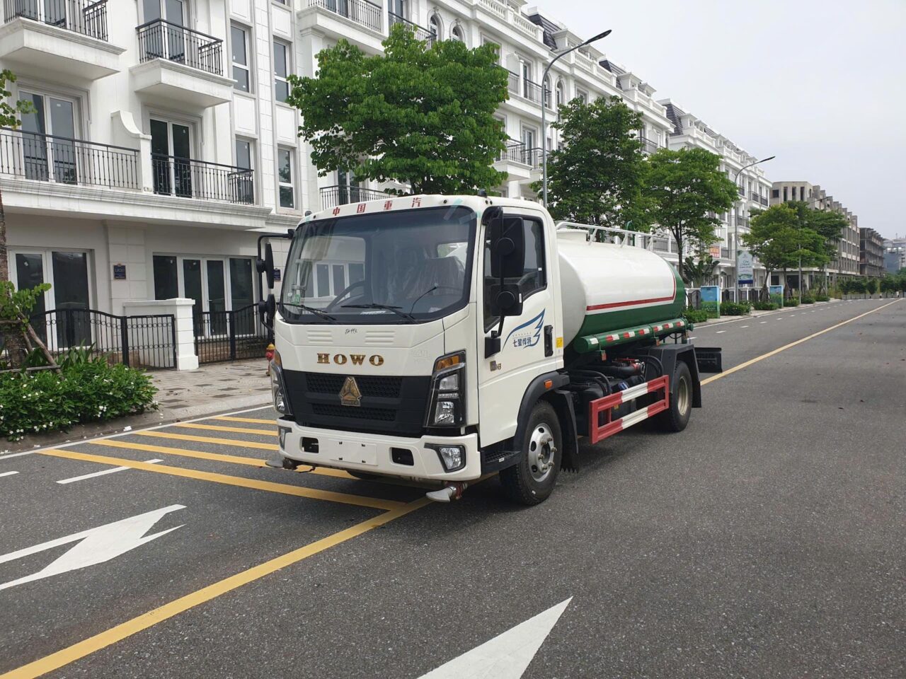 Ô tô xi téc phun nước Howo 6 khối