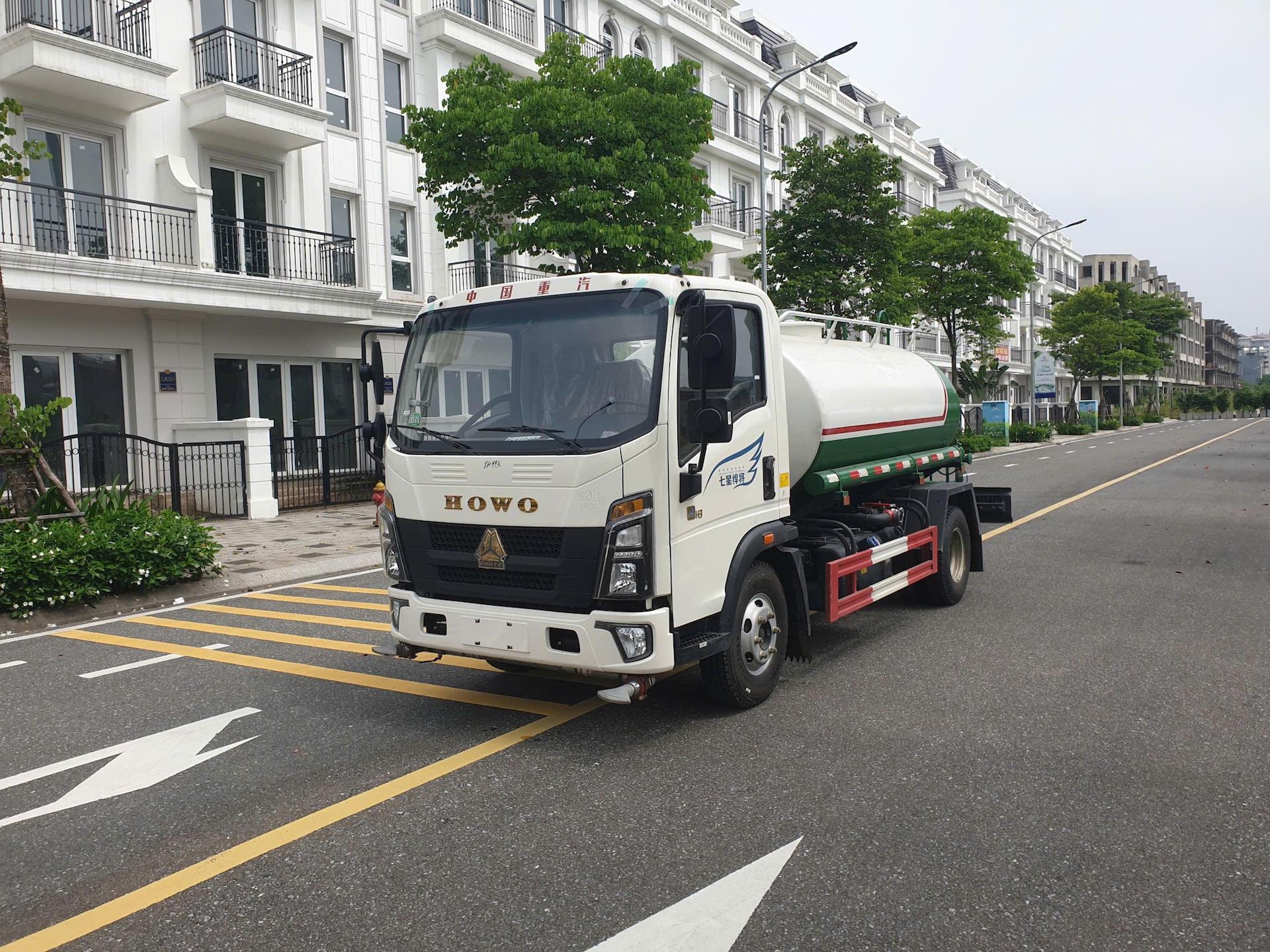 Ô tô xi téc phun nước Howo 6 khối